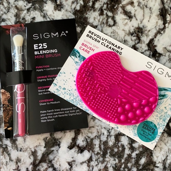 Sigma Beauty Other - Sigma Brush & Cleaning Mat